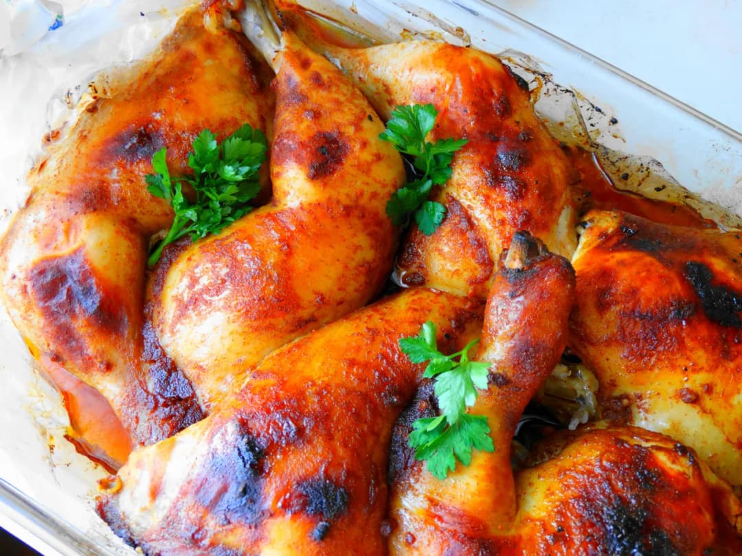 Jak piec ćwiartki z kurczaka, aby były soczyste i chrupiące