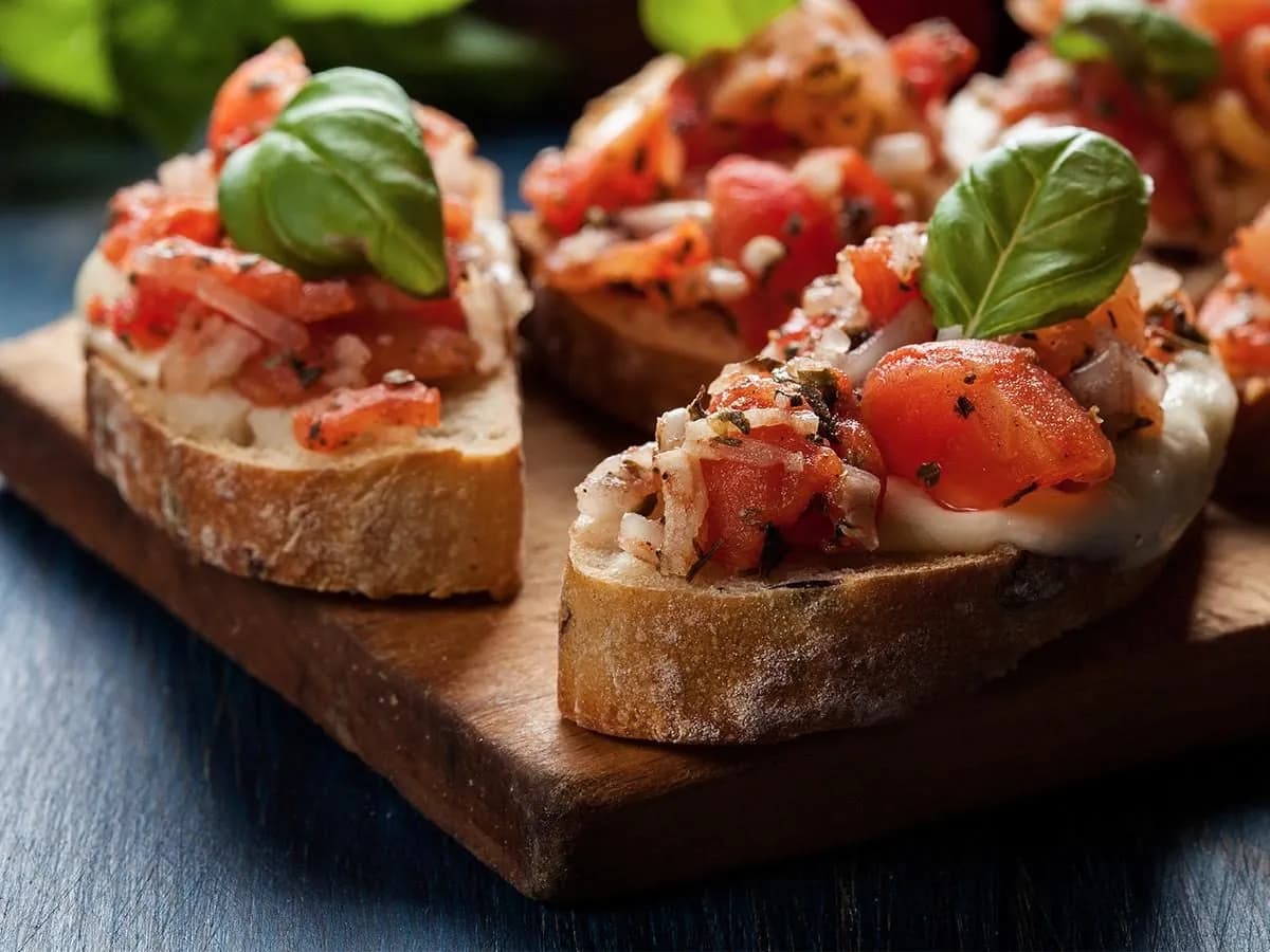 Pyszne grzanki z grilla: proste przepisy na idealne przekąski