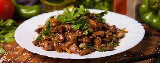 Ile gotować serca drobiowe, aby były idealnie miękkie i smaczne