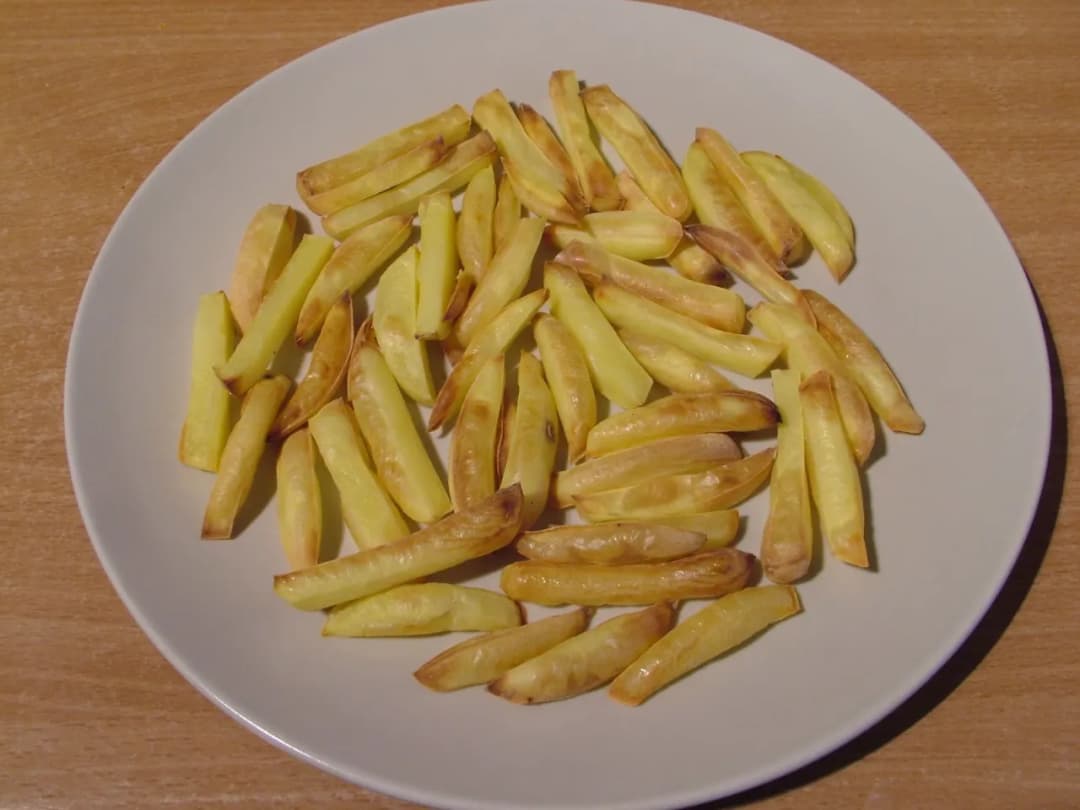 Ile kcal mają frytki z piekarnika? Zaskakujące różnice w kaloriach