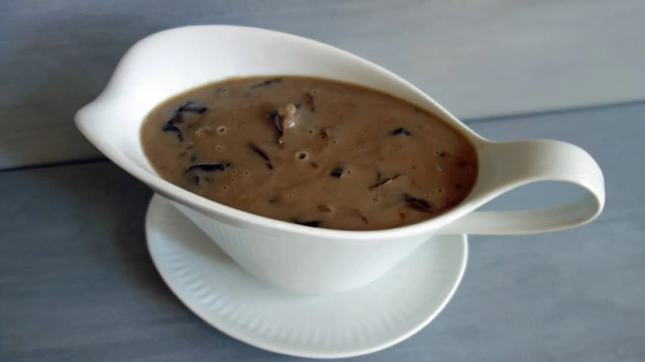 Jak zrobić sos grzybowy z opieniek, który zachwyci twoich gości