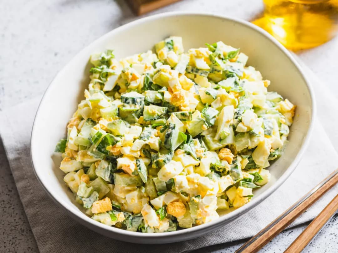 Jak zrobić sałatkę jajeczną - prosty przepis na smaczną przekąskę