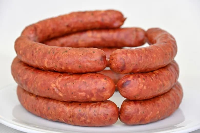 Ile kosztuje kilogram kiełbasy z dzika? Ceny, które zaskakują