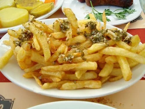 Na czym smażyć frytki? Najlepsze oleje, które poprawią smak