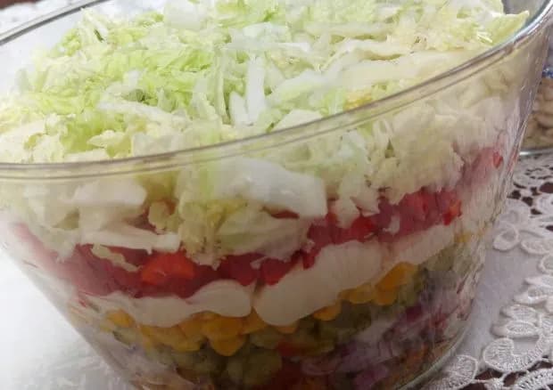 Sałatka gyros jakie warstwy – idealna kolejność składników i triki